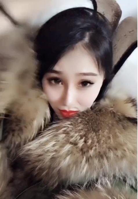 前凸后翘高个漂亮妹子,态度好 第2张