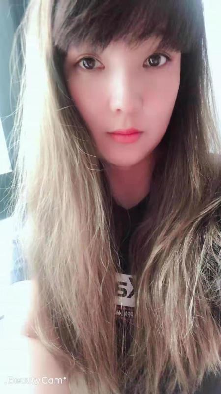 双飞刚到京性感小辣妹 第3张