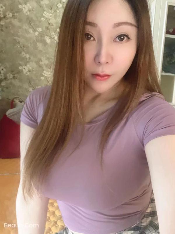 胸好大的温柔姐姐 第4张